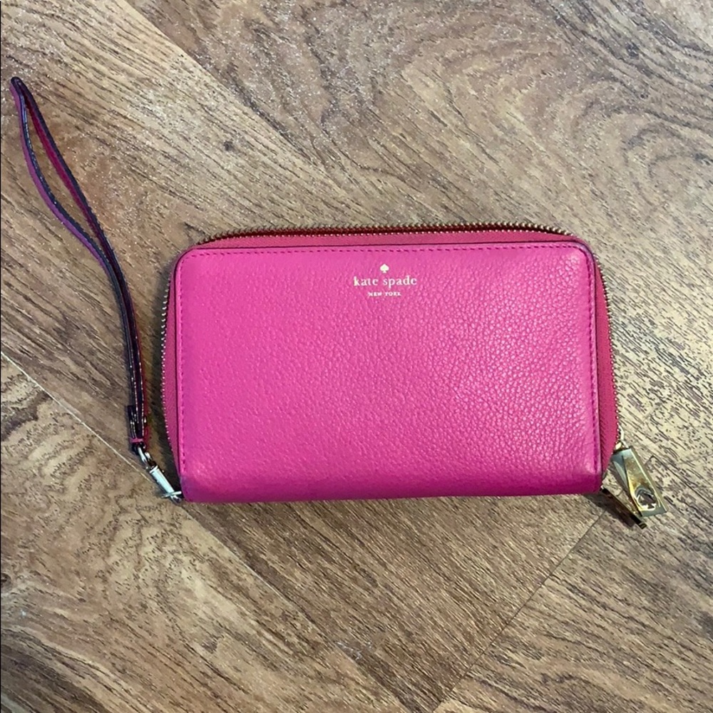 Kate Spade Wristlet. Like new!